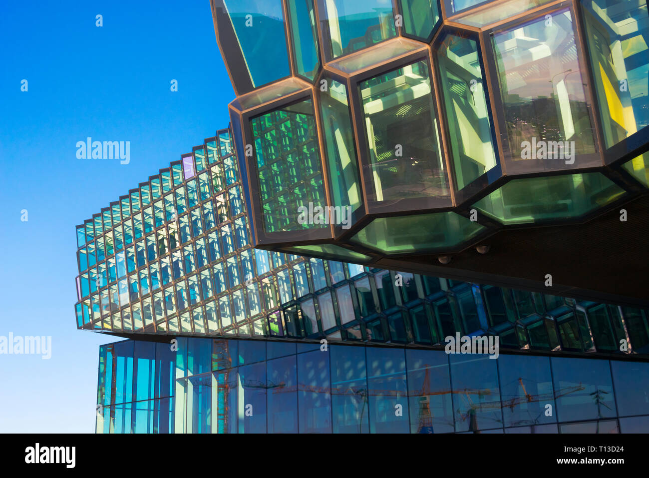 Harpa Concert Hall & Conference Center von der Basalt Landschaft von Island, Reykjavik, Island inspiriert Stockfoto