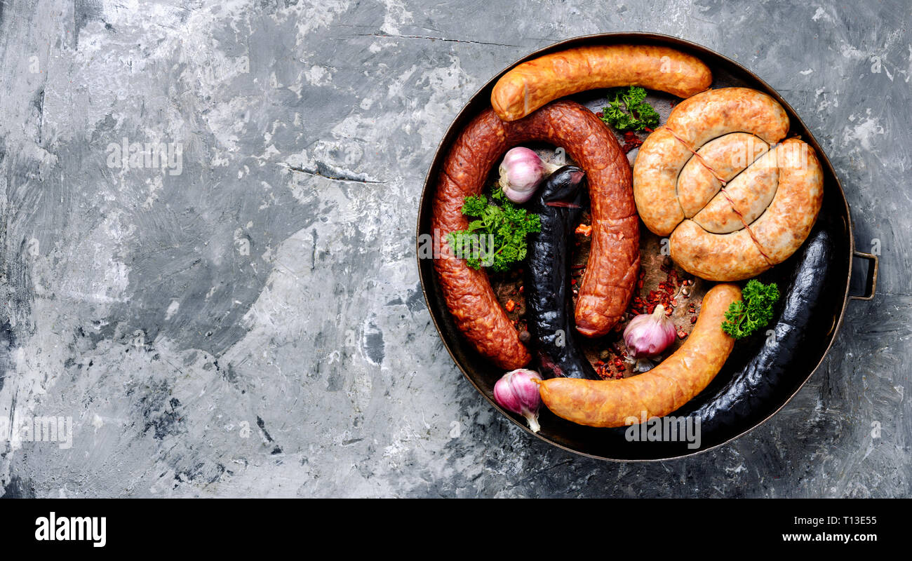 Eingestellt von geräuchertem Fleisch und Wurstwaren hausgemachte Wurst Stockfoto