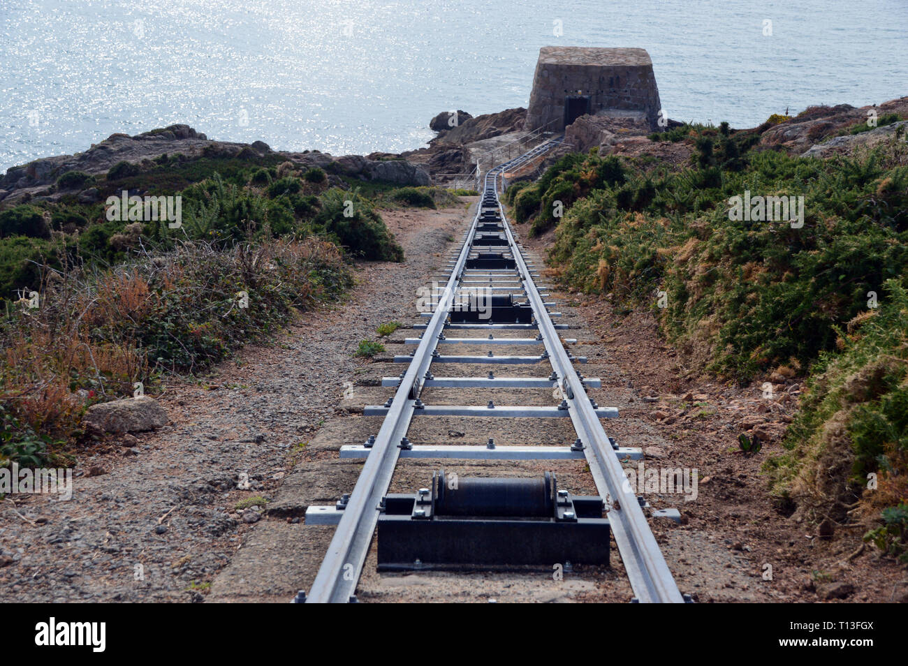 Die Schmalspurbahn, die zu den Wert Haus Teil der La Rosière Entsalzungsanlage auf der Insel Jersey, Channel Isles, UK. Stockfoto