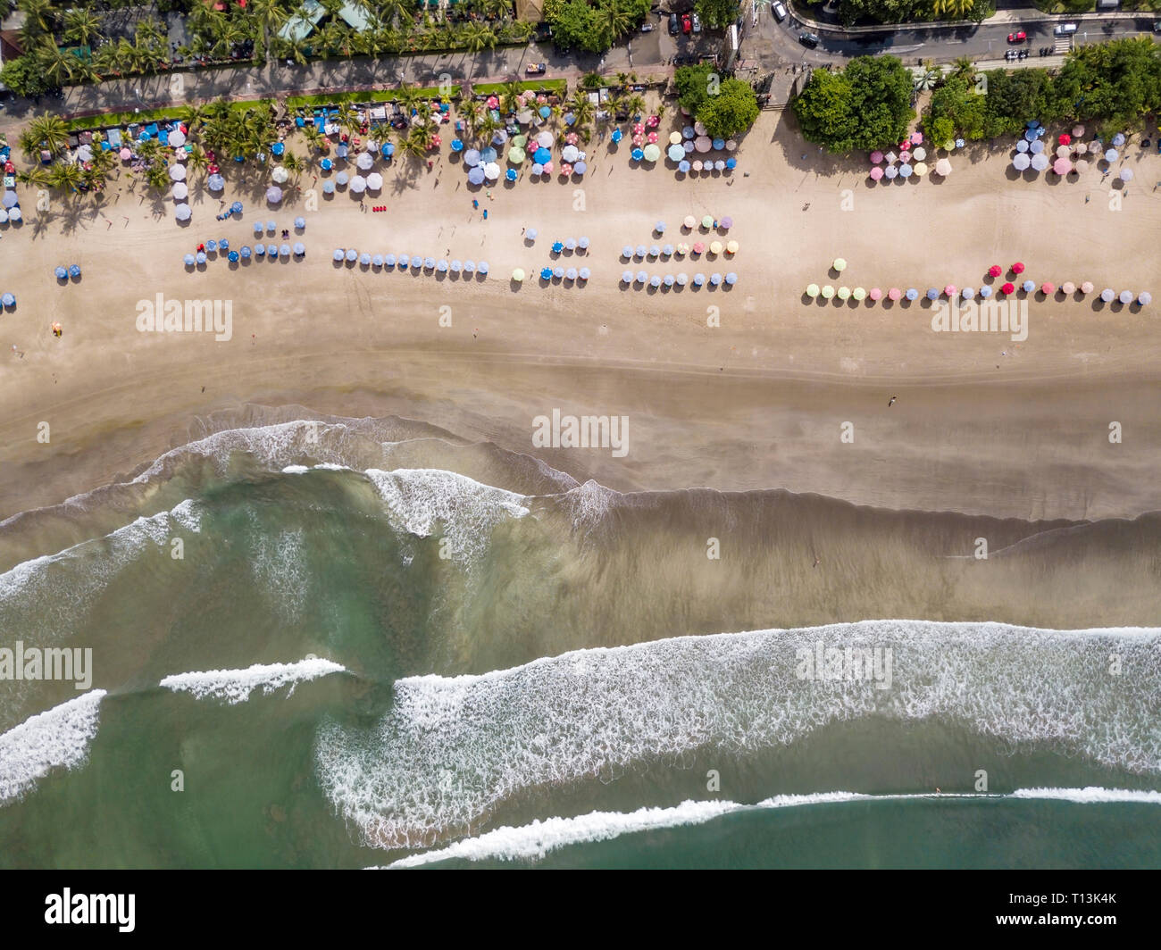 Bali, Kuta Strand, Blick auf Meer und Strand, Luftaufnahme Stockfoto