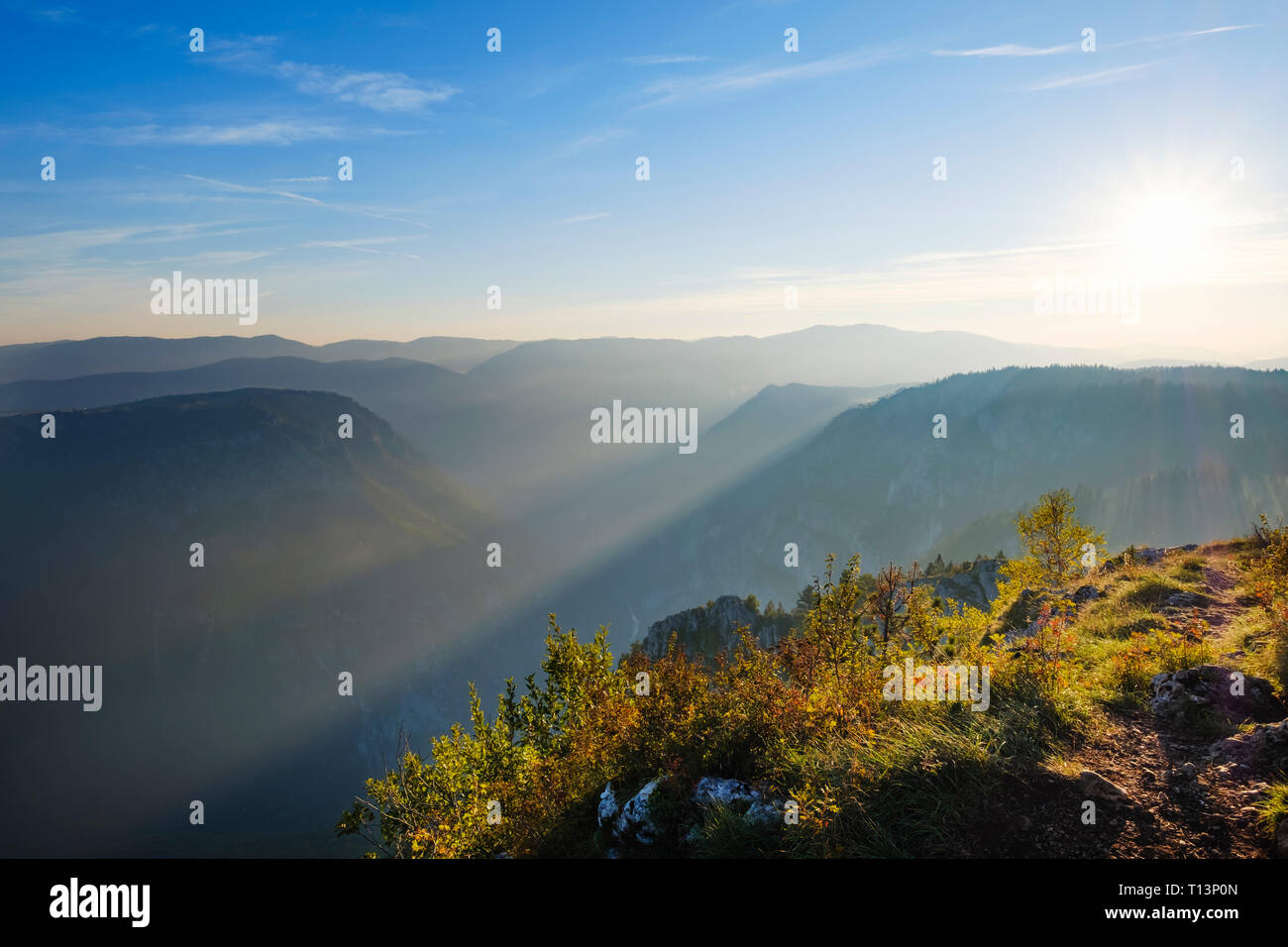 Montenegro, Nationalpark Durmitor und Tara Canyon im morgendlichen Dunst, Ansicht von Curevac Stockfoto