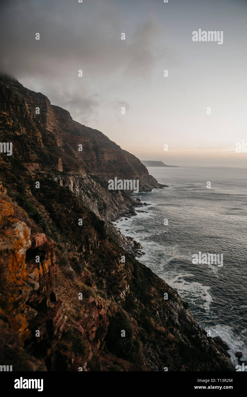 Südafrika, Western Cape, von Chapman's Peak Drive am Abend gesehen Stockfoto