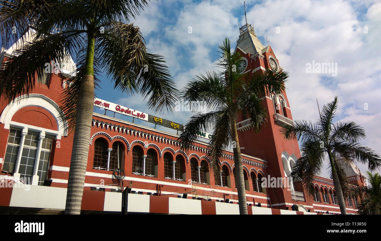 CHENNAI, Tamil Nadu, Indien - Januar 01, 2019: Vorderansicht von Chennai Central Railway Station früher bekannt als Madras Central. Stockfoto
