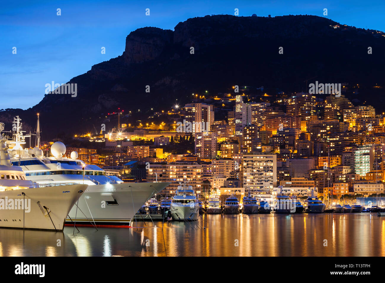 Fürstentum Monaco, Monaco, Monte Carlo, Marina an der blauen Stunde Stockfoto