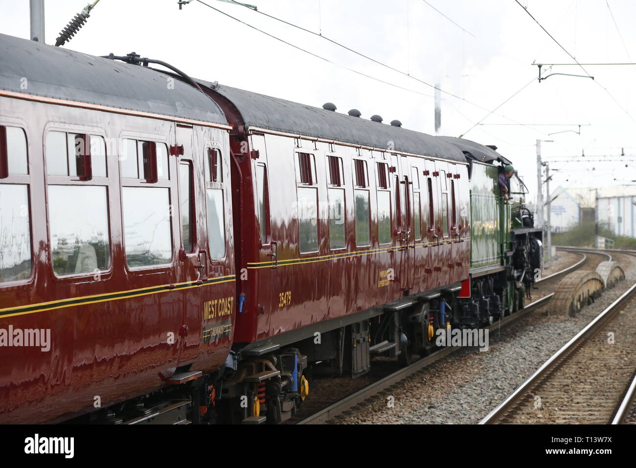 Rainham, UK. 23. März, 2019. Mayflower, die durch die Essex Land Seite und stoppt an Rainham Essex station. Die 61306 Mayflower ist einer von zwei Überlebenden B1 Klasse Lokomotiven gebaut wurde, für die London and North Eastern Railway, 61306 Mayflower ist einer von zwei Überlebenden B1 Klasse Lokomotiven. Die B1 wurden als gemischter Verkehr Lokomotiven in der Lage schleppen express Personenzüge sowie Güterverkehr konzipiert. Als leistungsfähige, klicken Sie an einer beliebigen Stelle Motoren, die B 1 Die meisten der britischen Eisenbahnnetz gegenüber von East Anglia nach Schottland gearbeitet. Credit: Aktion Foto Sport/Alamy leben Nachrichten Stockfoto