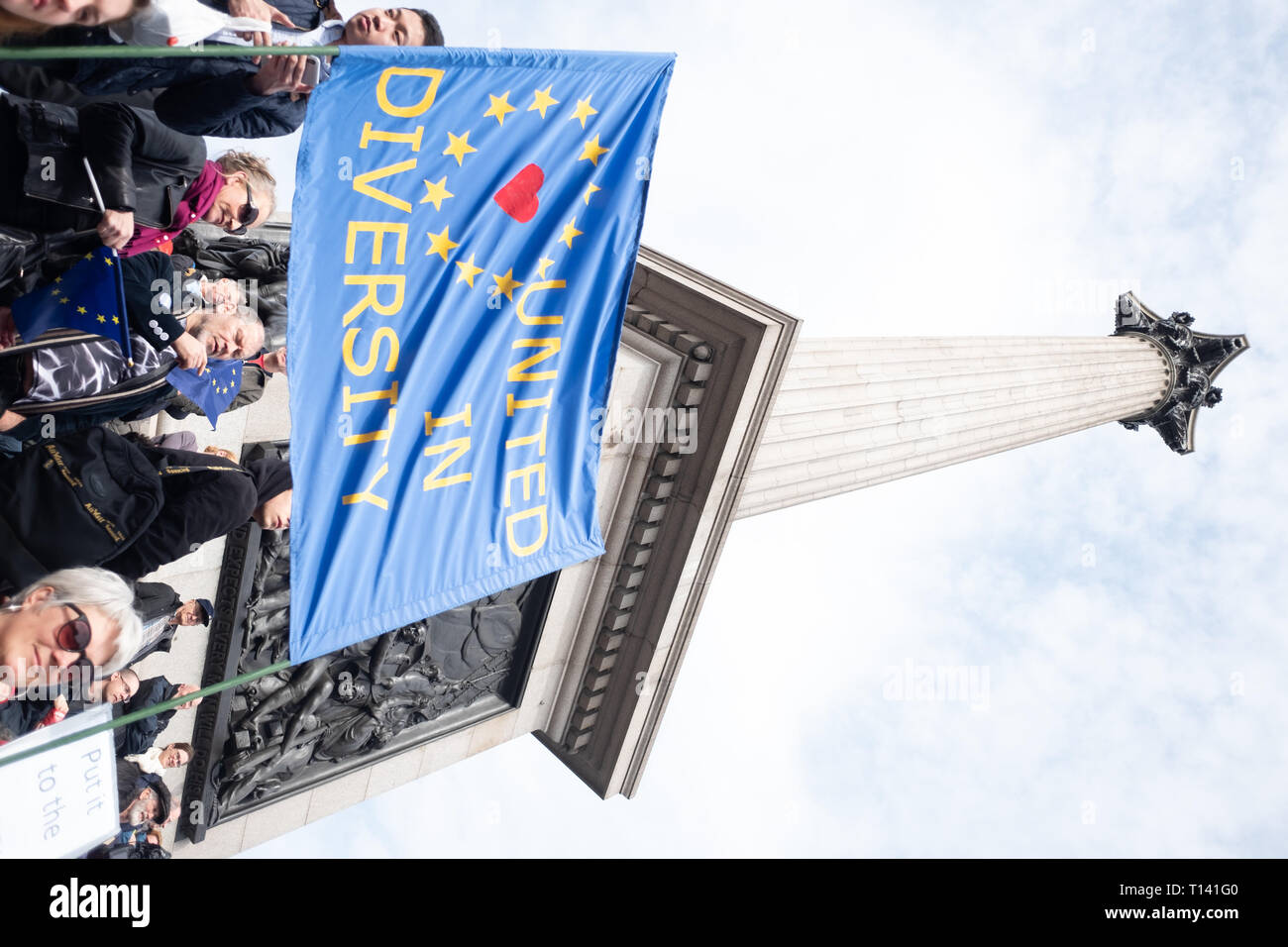 Hunderte Tausende von Leuten März in London die "Legen Sie die Menschen im März die Anrufe für einen Menschen zu machen. Menschen aus dem ganzen Land kommen, um ihre Unterstützung zu zeigen. Stockfoto