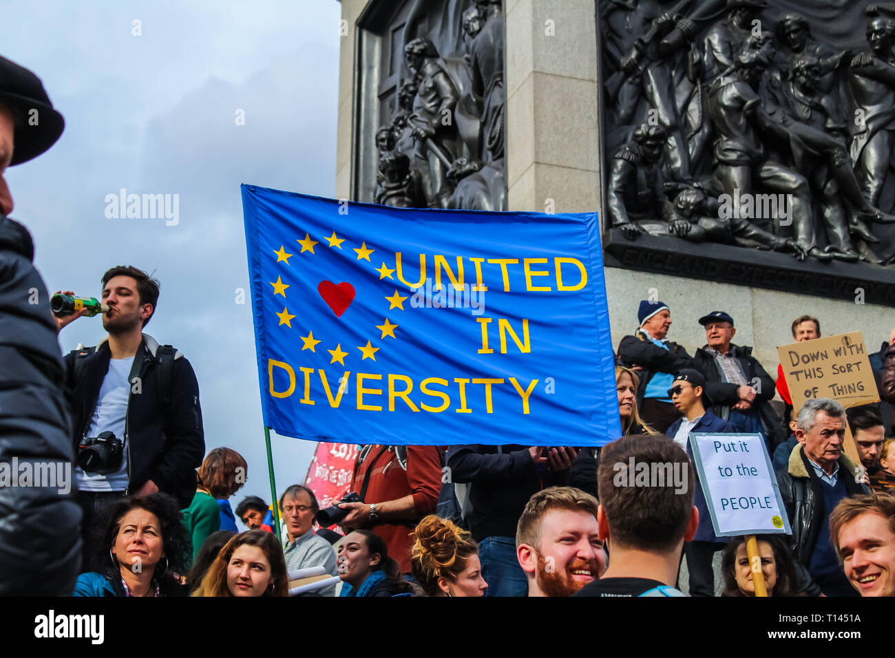 London, Großbritannien. 23 Mär, 2019. Die Abstimmung März, Aktivisten und Demonstranten teil in einem März dem Parlament, protestieren gegen Großbritannien die EU verlassen wollen, ein zweites Referendum, und für das Land in der Europäischen Union zu bleiben. Stockfoto