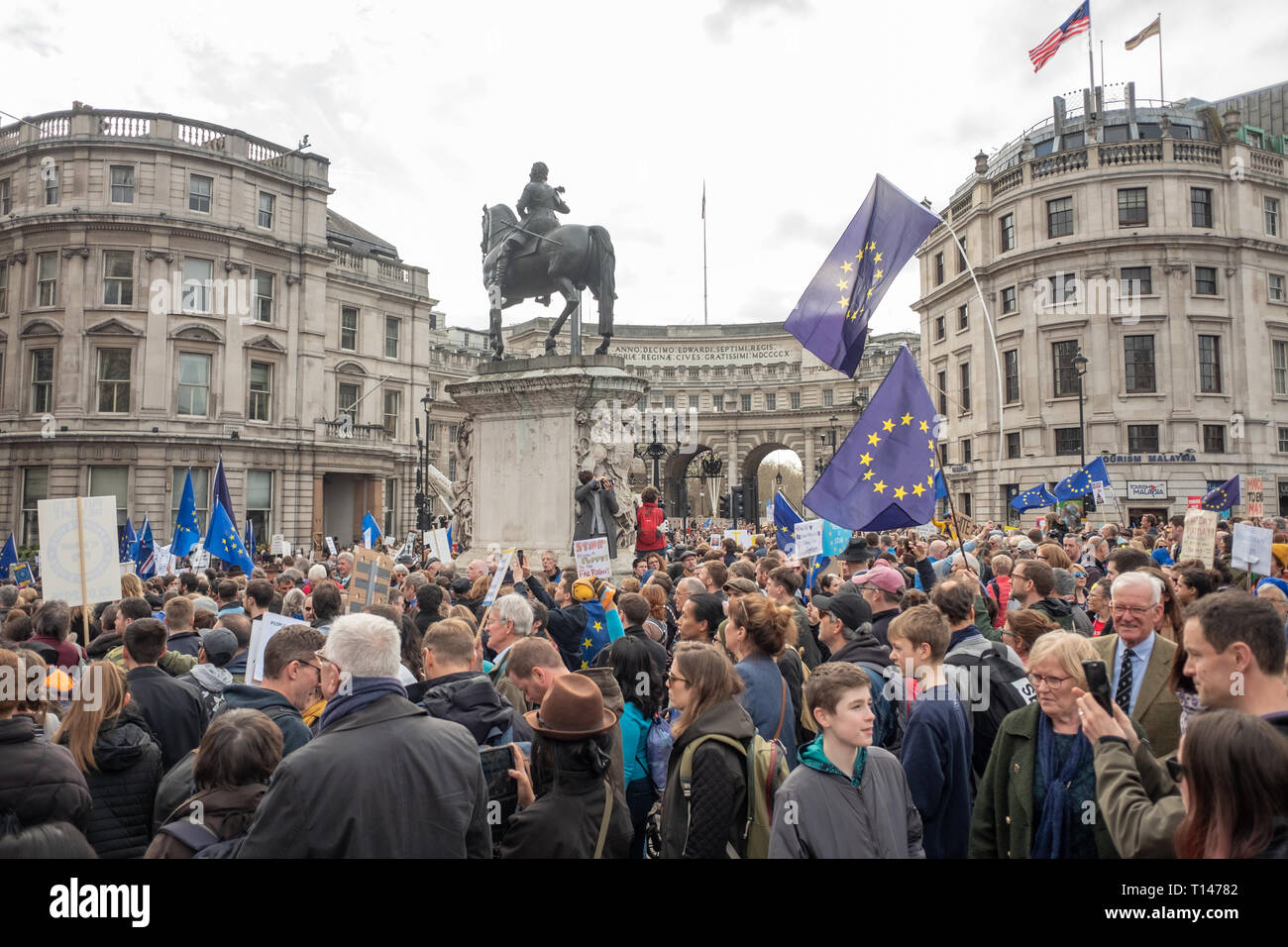 Hunderte Tausende von Leuten März in London die "Legen Sie die Menschen im März die Anrufe für einen Menschen zu machen. Menschen aus dem ganzen Land kommen, um ihre Unterstützung zu zeigen. Stockfoto