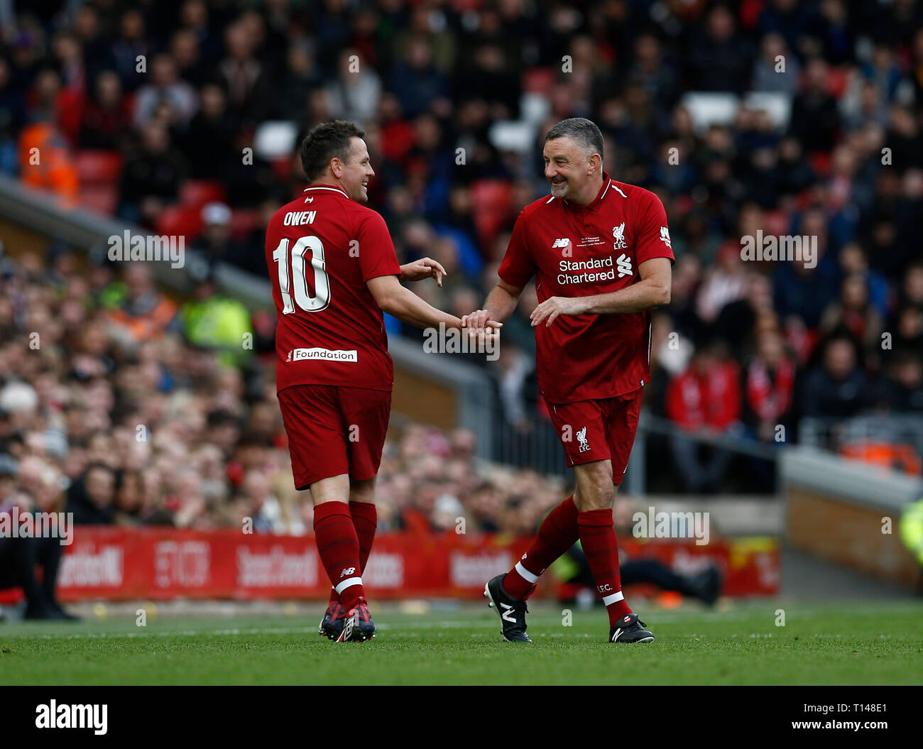 Anfield, Liverpool, Großbritannien. 23 Mär, 2019. Liebe Fußball, Liverpool Legenden gegen Mailand Glorie; Michael Owen von Liverpool Legenden verlässt die Steigung in der zweiten Hälfte von John Aldridge Credit: Aktion plus Sport/Alamy Leben Nachrichten ausgetauscht werden Stockfoto