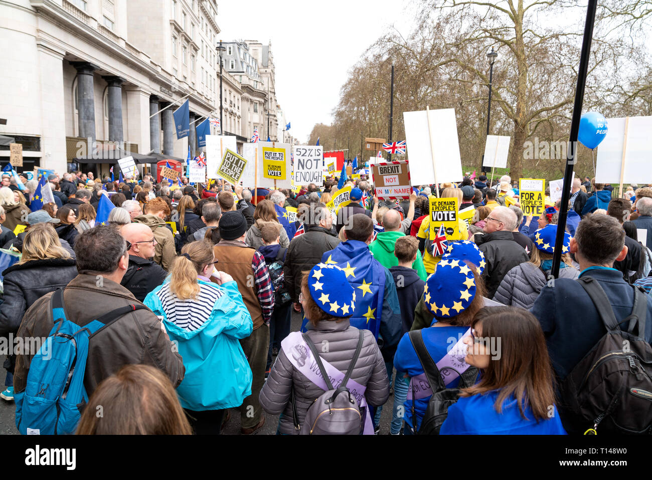 London, Großbritannien. 23. März 2019. Tausende von Menschen kommen zu einer Demonstration für eine zweite Volksabstimmung über Großbritannien Ausstieg aus der EU, bekannt als Brexit. Stockfoto