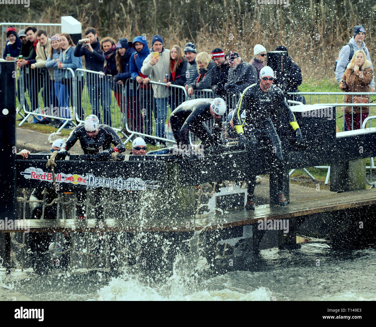 Glasgow, Schottland, Großbritannien, 23. März, 2019. Red Bull Neptun Schritte Herausforderung auf der Forth-and-Clyde-Kanal bei Maryhill Schlösser. Gerard Fähre / alamy Leben Nachrichten Stockfoto