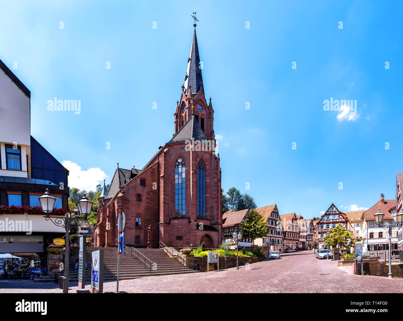 06/30/2018: Die Stadt Calw mit Fachwerkhäusern und der Stadt Kirche St. Peter und Paul Stockfoto