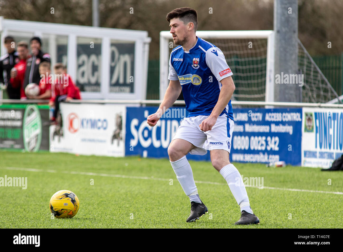 Penybont beat Briton Ferry & Llansawel 2-0 in der Welsh Football League Division One bei bryntirion Park. Stockfoto