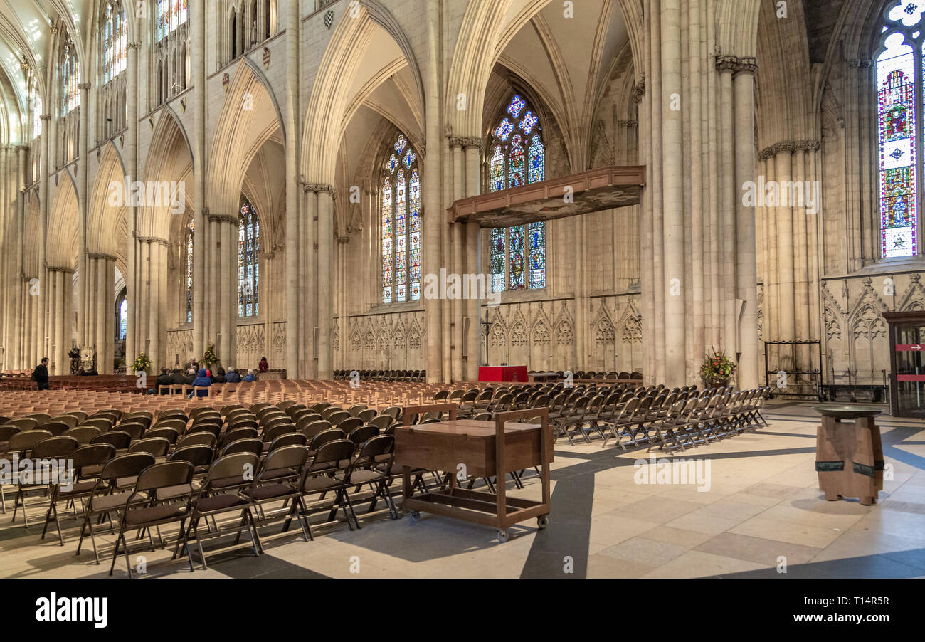 Spektakuläre Inneneinrichtung des York Minster Kathedrale, York, England. Stockfoto