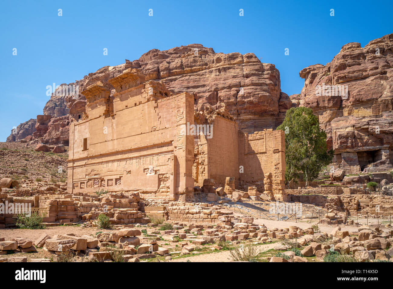 Der Tempel von Qasr Al-Bint in Petra, Jordanien Stockfoto