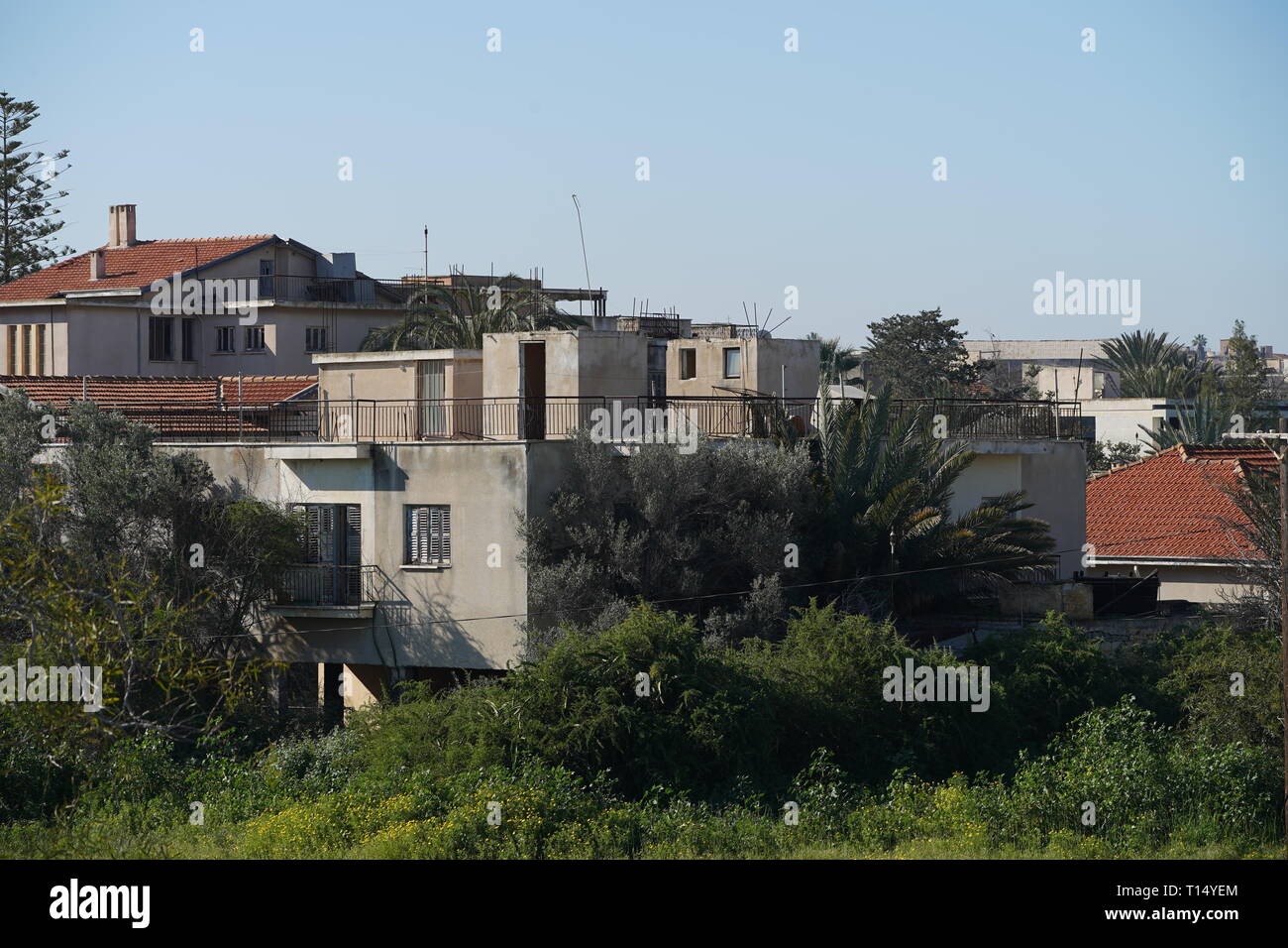 Famagusta (varosha) ist eine verlassene Zyprischen Stadt Famagusta. Vor der Türkischen Invasion 1974 von Zypern, war es die moderne touristische Gegend der Stadt. Stockfoto