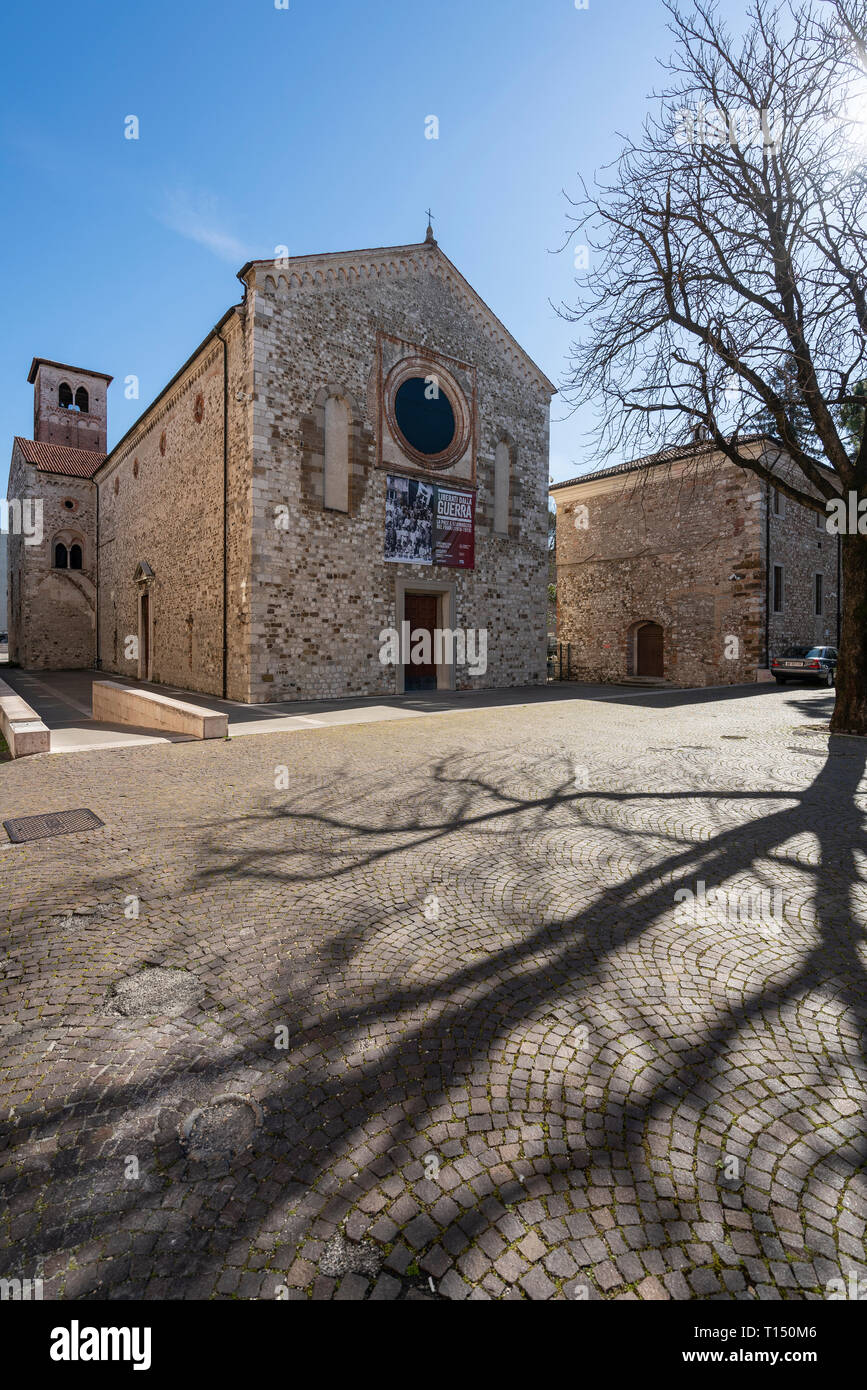 Udine, Friaul-Julisch Venetien, Italien. 22. März 2019. Die Kirche von San Francesco, eine der ältesten Sakralbauten in Udine, jetzt desecrat Stockfoto