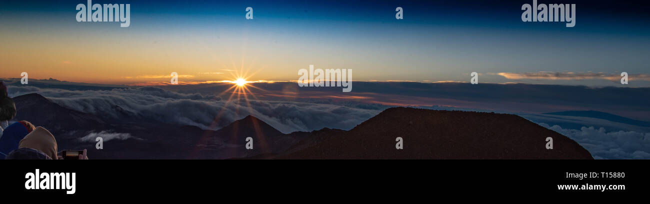 Erstaunlich Sonnenaufgang am Haleakala Krater National Park, Maui, Hawaii Stockfoto