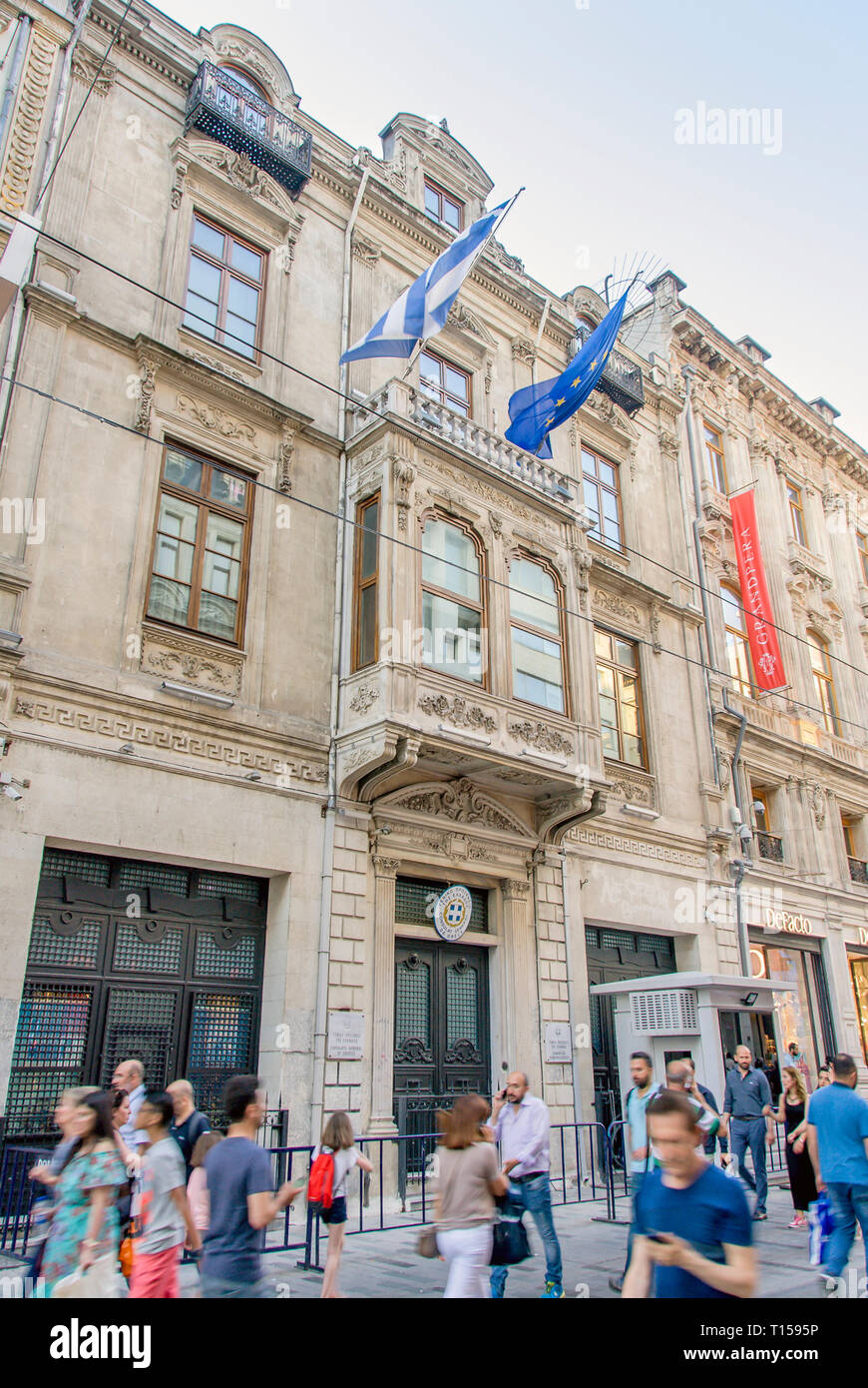 Istanbul, Türkei, 8. Juni 2018: Generalkonsulat von Griechenland, Istiklal Caddesi, Stadtteil Beyoglu in Istanbul. Stockfoto