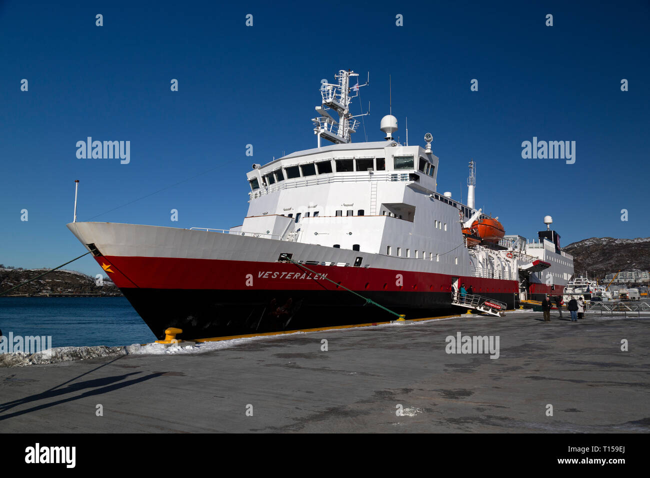 Die norwegische Hurtigruten Kreuzfahrt Schiff Vesteralen im Dock in der Stadt von Bodo in Norwegen. Stockfoto