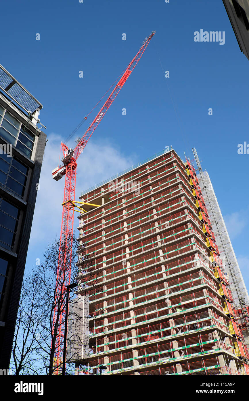 Neue Wohn- und Bürofläche Gebäude im Bau & Kran bei 103-105 Bunhill Finsbury Turm in der Nähe der Old Street London EC 1 UK KATHY DEWITT Stockfoto