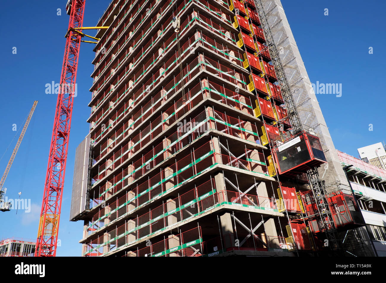 Neue Wohn- und Bürofläche Gebäude im Bau & Kran bei 103-105 Bunhill Finsbury Turm in der Nähe der Old Street London EC 1 UK KATHY DEWITT Stockfoto