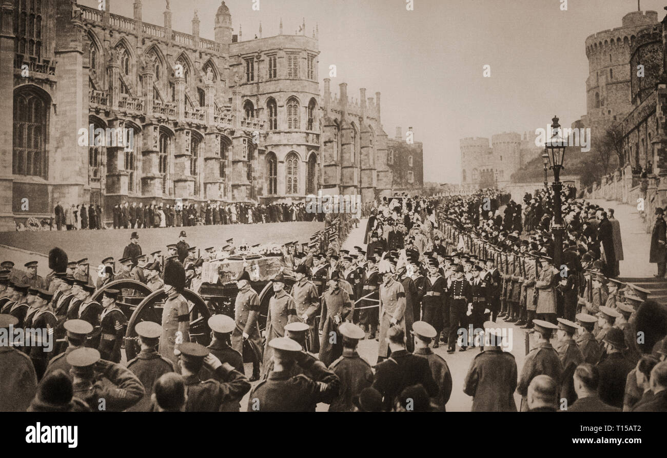 Am 28. Januar 1936, die Überreste von König George V, seinem Sarg getragen in einer Pistole wagen und von Königen und Mitglieder der vielen europäischen königlichen Familien, begleitet wird zur Kapelle des Hl. Georg im Windsor Castle, Berkshire, England gebracht. Stockfoto