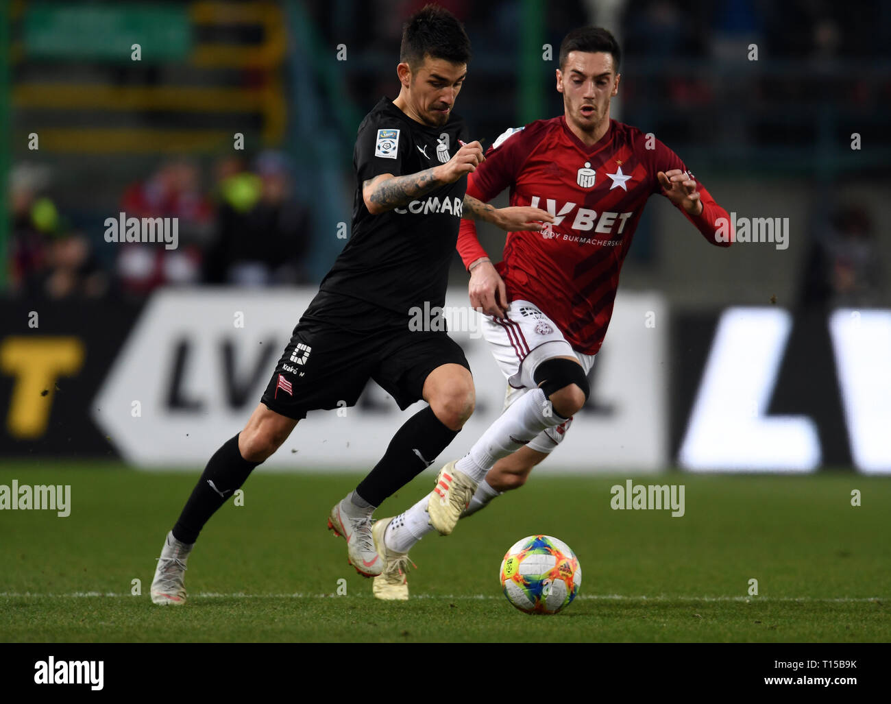 Krakau, Polen - 17. MÄRZ 2019: Extra Liga polnischer Premier Football League LOTTO Ekstraklasa Wisla Krakau - Krakau Derby o/p: Sergiu Hanca (Cracov Stockfoto