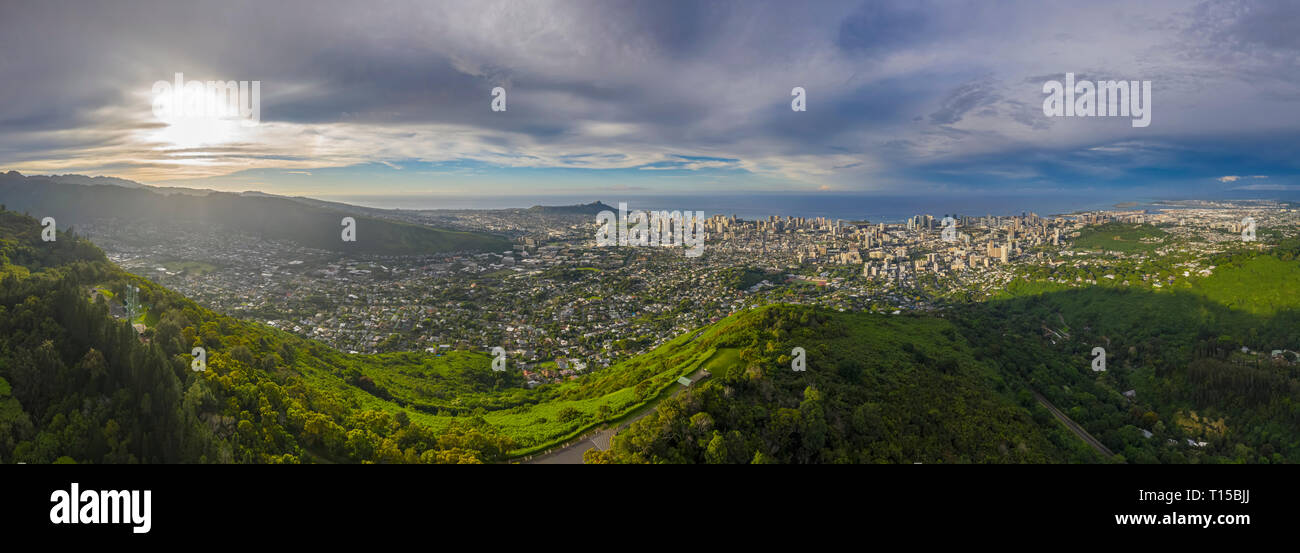 USA, Haswaii, Oahu, Honolulu, Ansicht von Tantalus Suche bei Sonnenaufgang, Puu Ualakaa State Park Stockfoto
