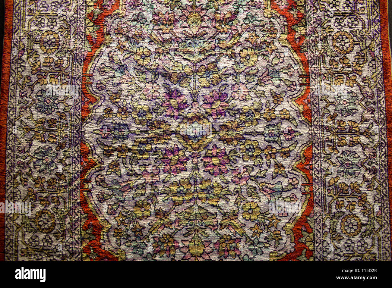 Traditionelle türkische und osmanische handgefertigte Teppiche aus Seide.  Teppich Muster Stockfotografie - Alamy