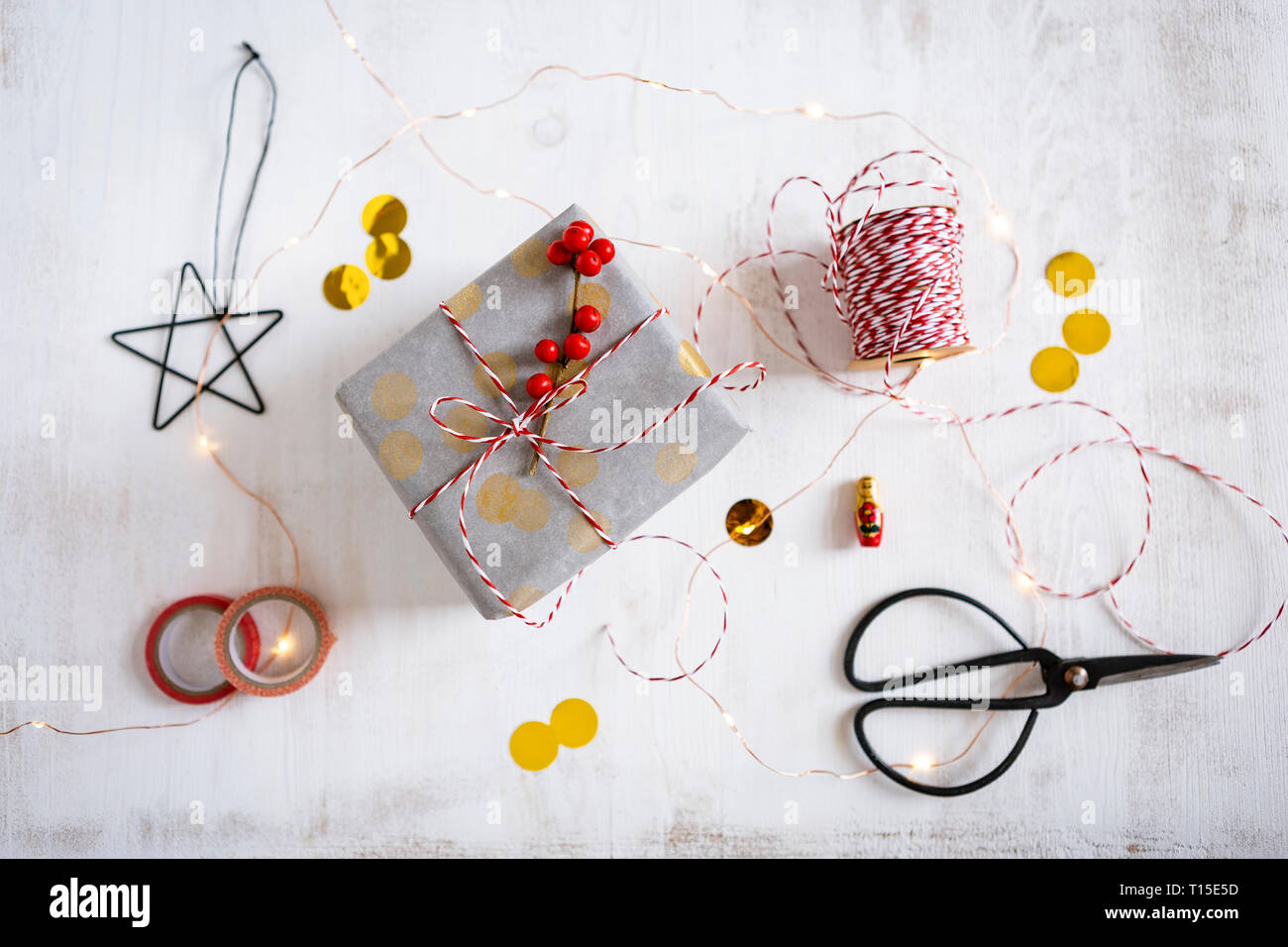 Verpackte Weihnachtsgeschenk Stockfoto