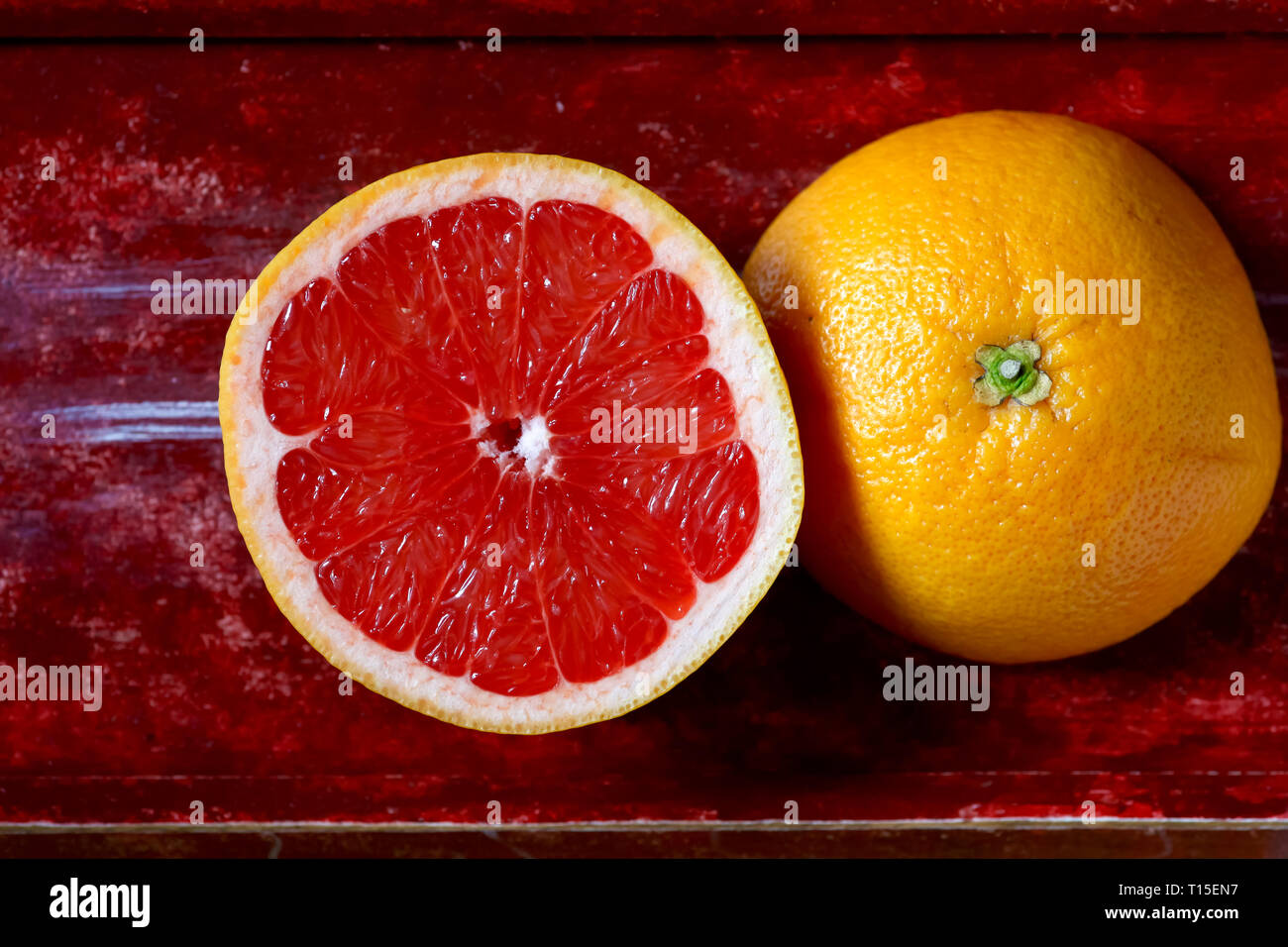 In Scheiben geschnittene Rote Grapefruit Stockfoto