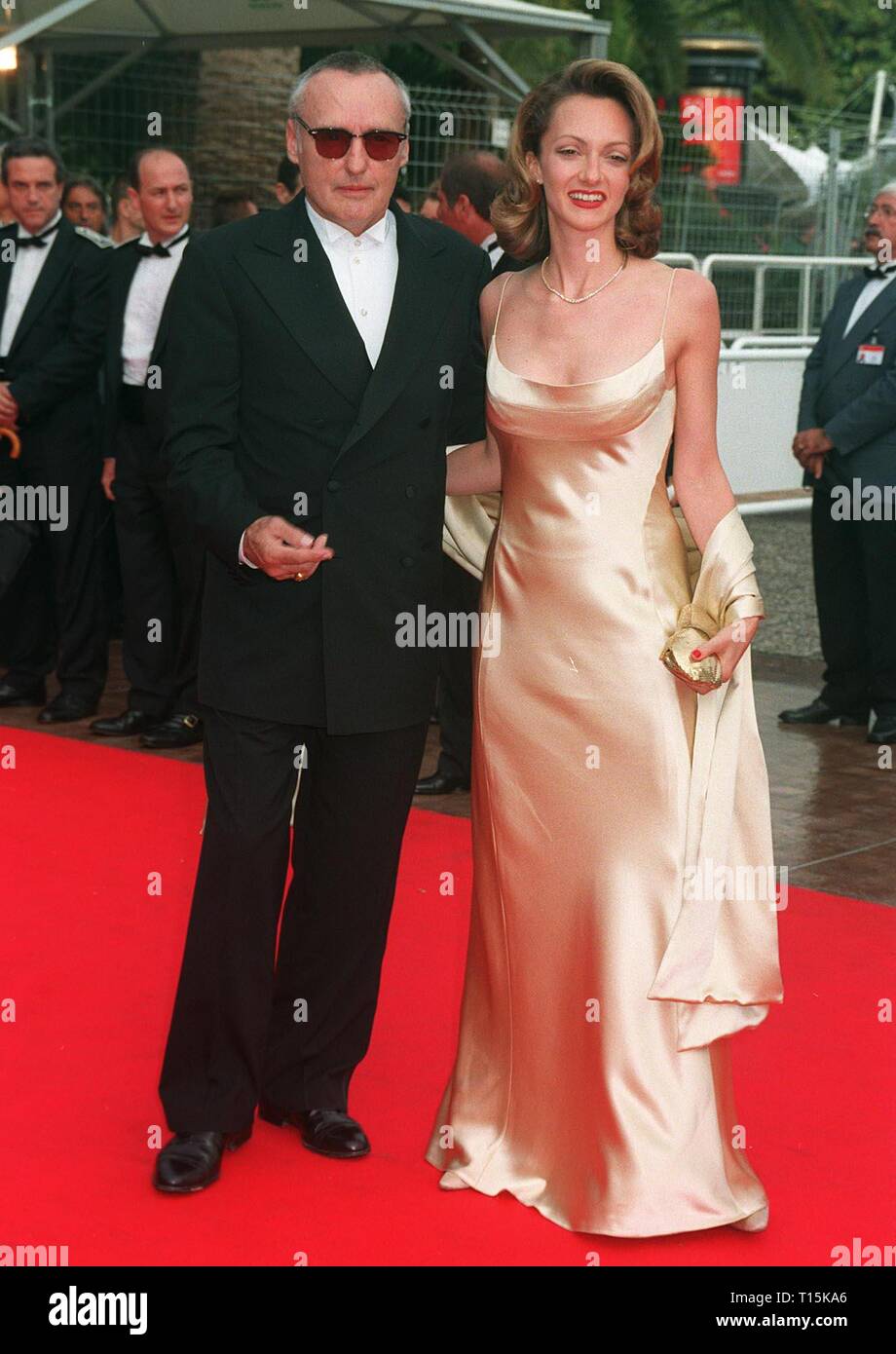 CANNES, FR. Mai 11, 1997: Dennis Hopper & Frau Victoria Duffy bei den Filmfestspielen von Cannes 1997. Stockfoto