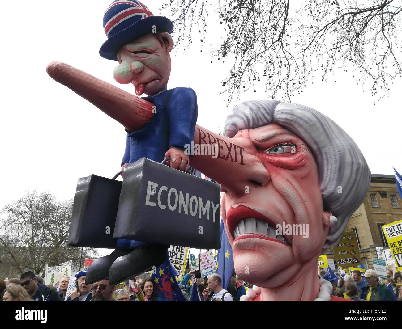 London, Großbritannien. 23 Mär, 2019. Hunderte Tausend joined Abstimmung März in London, protestieren gegen Brexit, London, UK Credit: NASTJA M/Alamy leben Nachrichten Stockfoto