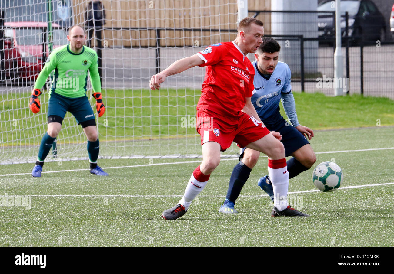 Derry, Nordirland, Großbritannien. Ryan Morgen ein nahes Auge auf Joshua Carson während der Danske Bank Premiership Befestigung zwischen Institut FC & Coleraine FC am Ryan McBride Brandywell Stadium 23-03-2019 Quelle: Kevin Moore/MCI/Alamy leben Nachrichten Stockfoto