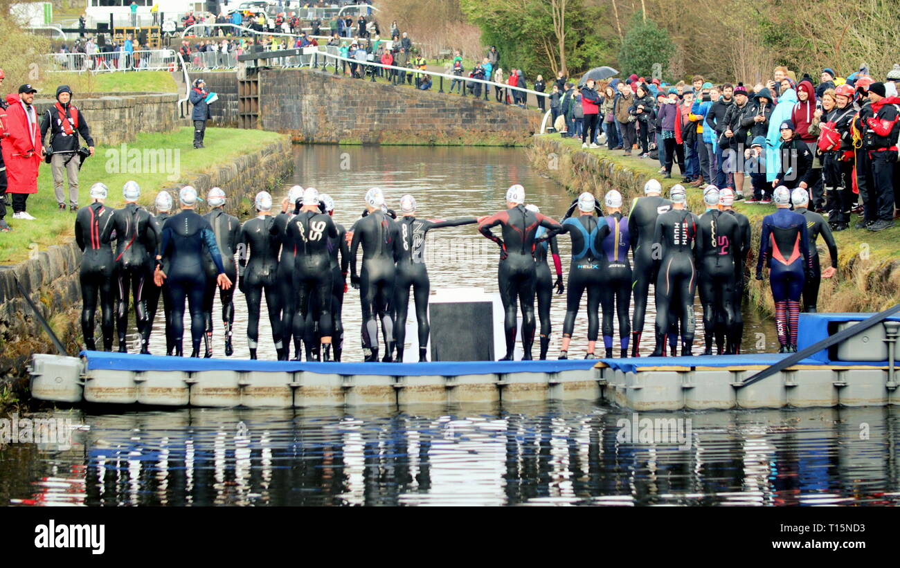 Glasgow, Schottland, Großbritannien, 23. März, 2019. Red Bull Neptun Schritte Herausforderung auf der Forth-and-Clyde-Kanal bei Maryhill Schlösser. Gerard Fähre / alamy Leben Nachrichten Stockfoto