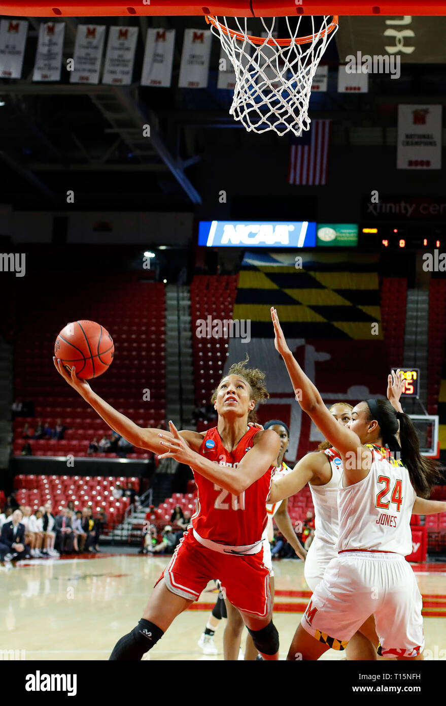 College Park, MD, USA. 23 Mär, 2019. Radford Highlanders Vorwärts (20) Lydia Flüsse Drives zum Korb während der ersten Runde des NCAA Meisterschaft das Spiel der Frauen zwischen der Universität von Maryland Dosenschildkröten und die Radford Highlanders an der Xfinity Zentrum in College Park, Md. Justin Cooper/CSM/Alamy leben Nachrichten Stockfoto