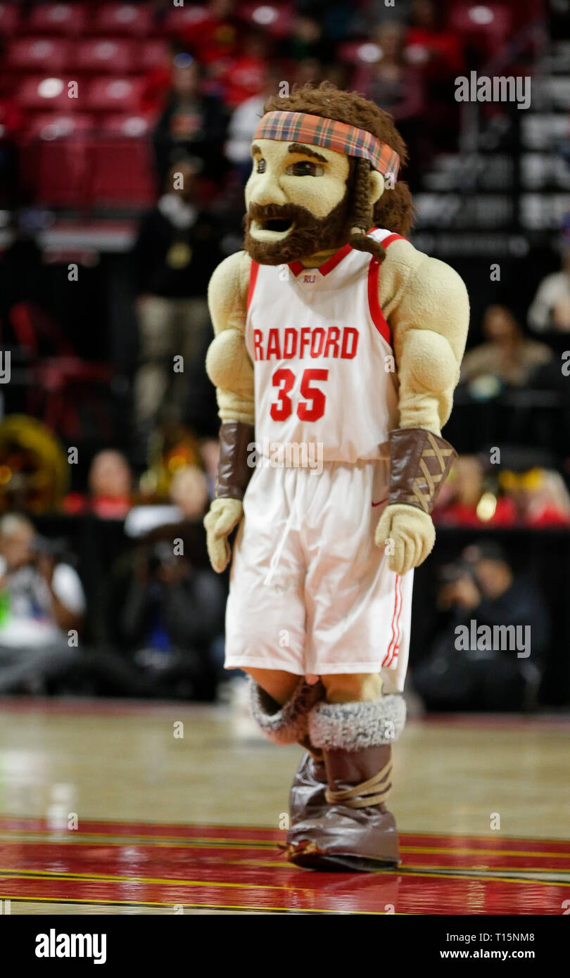 College Park, MD, USA. 23 Mär, 2019. Radford Highlanders Maskottchen während der ersten Runde des NCAA Meisterschaft das Spiel der Frauen zwischen der Universität von Maryland Dosenschildkröten und die Radford Highlanders an der Xfinity Zentrum in College Park, Md. Justin Cooper/CSM/Alamy leben Nachrichten Stockfoto