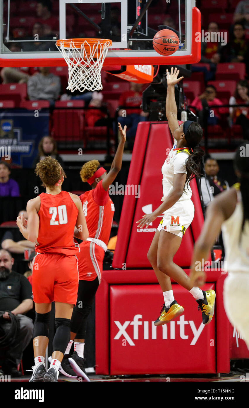 College Park, MD, USA. 23 Mär, 2019. Maryland Dosenschildkröten Schutzabdeckung (5) Kaila Charles den Ball in den Korb legt während der ersten Runde des NCAA Meisterschaft das Spiel der Frauen zwischen der Universität von Maryland Dosenschildkröten und die Radford Highlanders an der Xfinity Zentrum in College Park, Md. Justin Cooper/CSM/Alamy leben Nachrichten Stockfoto