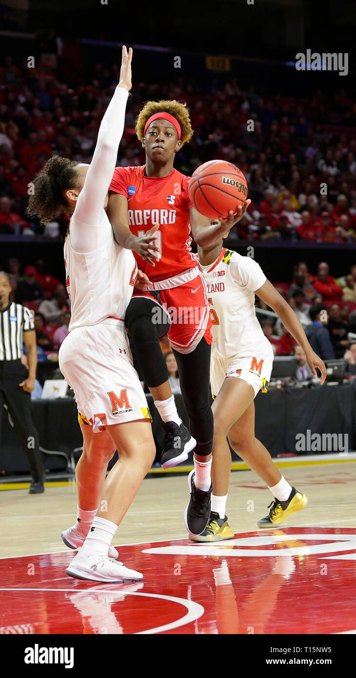 College Park, MD, USA. 23 Mär, 2019. Radford Highlanders Guard/Forward (10) Destinee Walker ist verschmutzt, wie sie zum Band während der ersten Runde des NCAA Meisterschaft das Spiel der Frauen zwischen der Universität von Maryland Dosenschildkröten und die Radford Highlanders an der Xfinity Zentrum in College Park, Md geht. Justin Cooper/CSM/Alamy leben Nachrichten Stockfoto