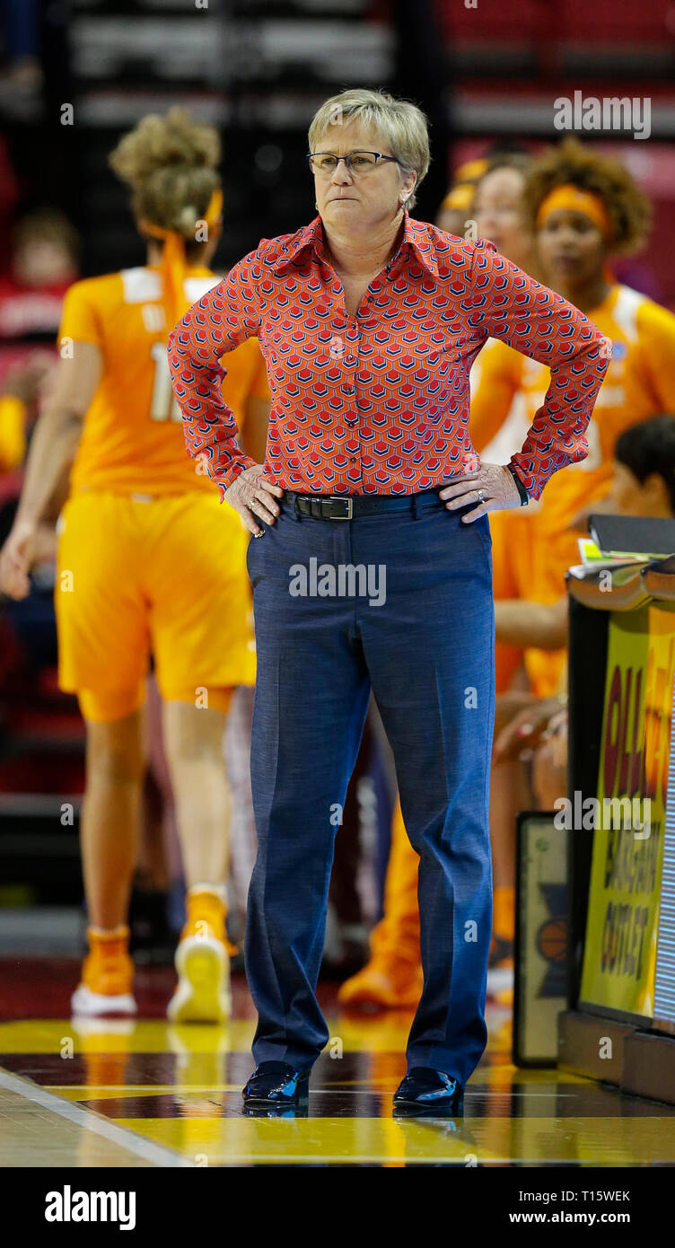 College Park, MD, USA. 23 Mär, 2019. Tennessee Dame Vols Haupttrainer Holly Warlick während der ersten Runde des NCAA Meisterschaft das Spiel der Frauen zwischen dem Tennessee Dame Vols und der UCLA Bruins an der Xfinity Zentrum in College Park, Md. Justin Cooper/CSM/Alamy leben Nachrichten Stockfoto