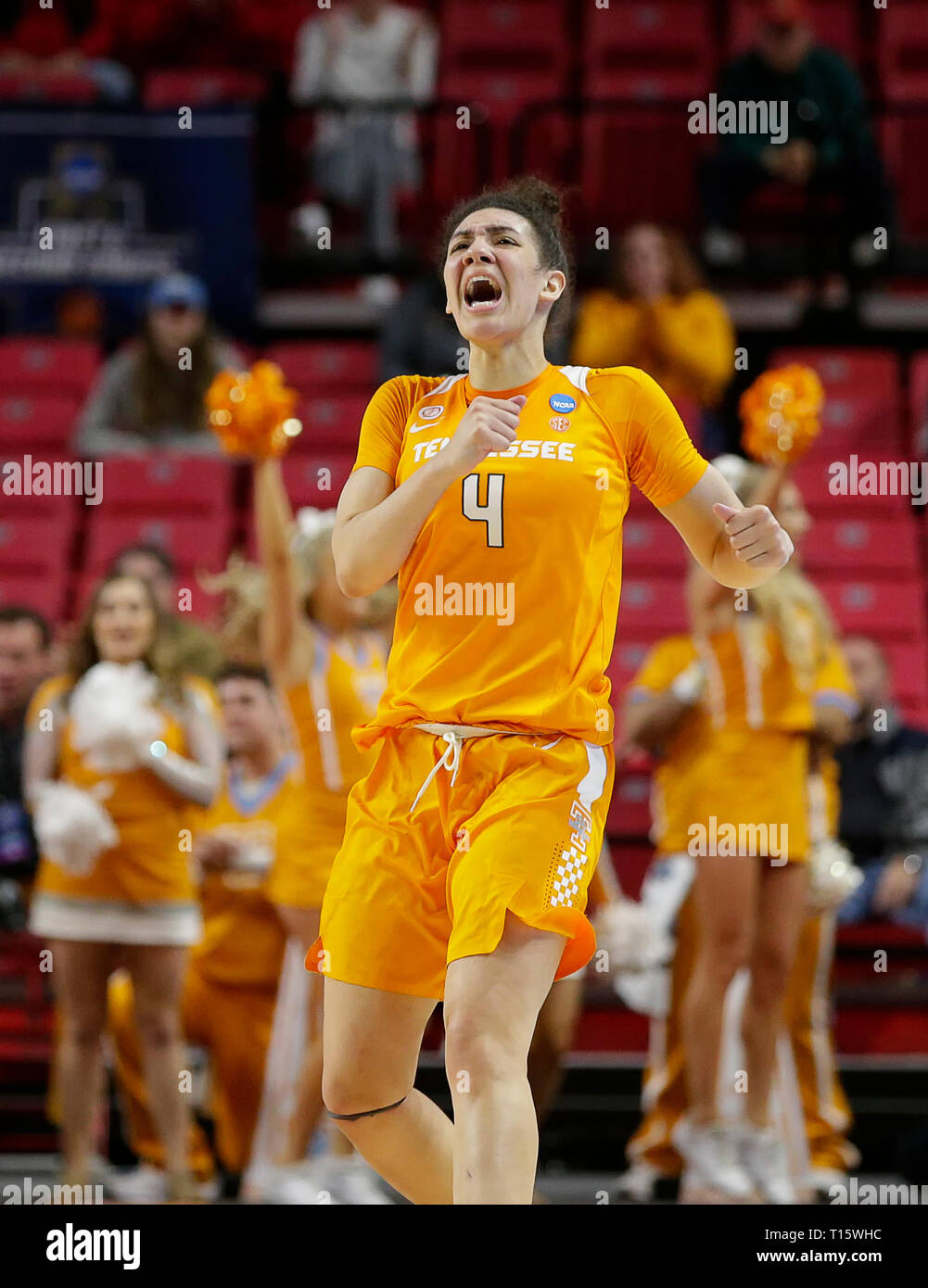 College Park, MD, USA. 23 Mär, 2019. Tennessee Dame Vols Vorwärts (4) Mimi Collins feiert einen Korb während der ersten Runde des NCAA Meisterschaft das Spiel der Frauen zwischen dem Tennessee Dame Vols und der UCLA Bruins an der Xfinity Zentrum in College Park, Md. Justin Cooper/CSM/Alamy leben Nachrichten Stockfoto
