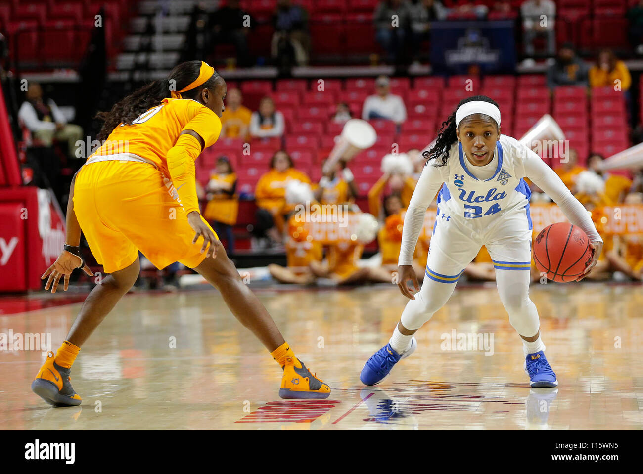 College Park, MD, USA. 23 Mär, 2019. UCLA Bruins Guard (24) Japreece Dean den Ball dribbelt während der ersten Runde des NCAA Meisterschaft das Spiel der Frauen zwischen dem Tennessee Dame Vols und der UCLA Bruins an der Xfinity Zentrum in College Park, Md. Justin Cooper/CSM/Alamy leben Nachrichten Stockfoto