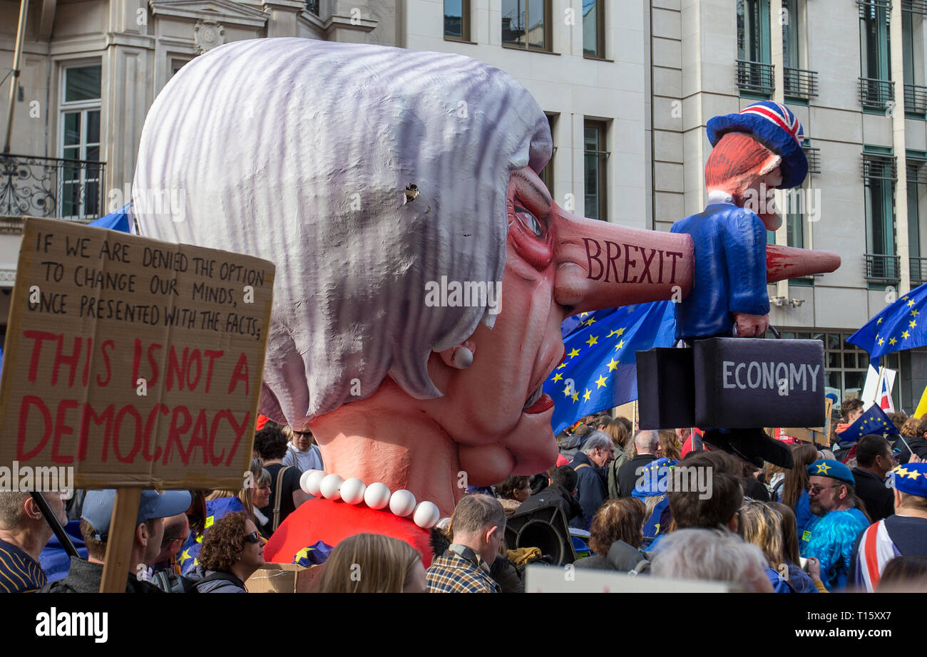 London, Großbritannien. 23 Mär, 2019. Tausende steigen auf London für Ihn zu den Protest anspruchsvolle ein zweites Referendum in einem BREXIT März in London am 23. März 2019. Foto von Andy Rowland. Credit: Andrew Rowland/Alamy leben Nachrichten Stockfoto