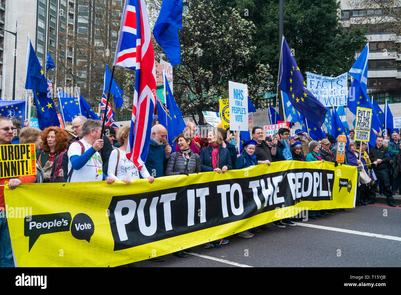 London, Großbritannien. 23 Mär, 2019. Hunderttausende bleiben Kampagne Demonstranten melden Sie Abstimmung März in London verlangt eine Abstimmung über die endgültige Brexit beschäftigen. Credit: Beata Aldridge/Alamy leben Nachrichten Stockfoto