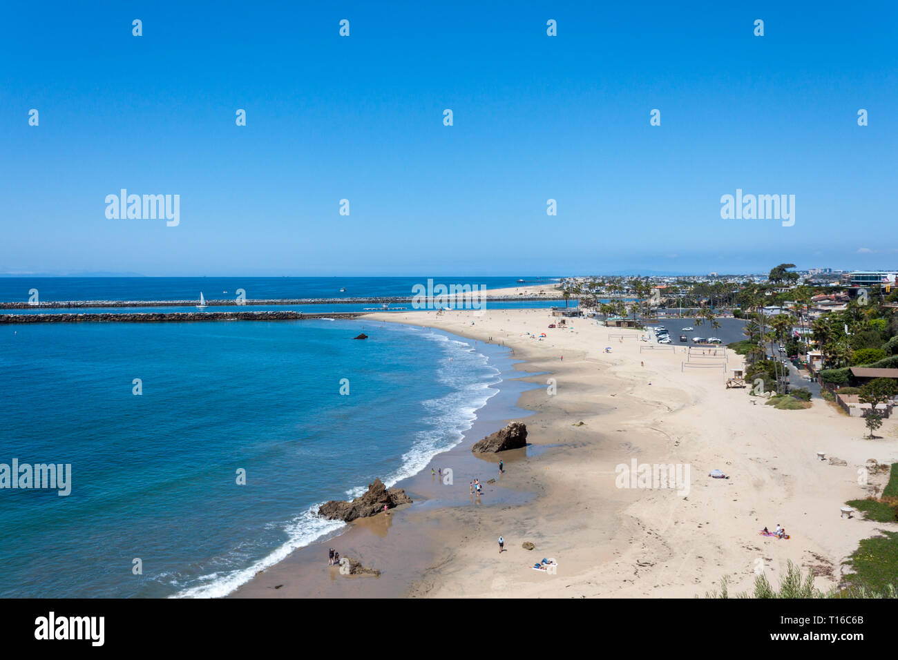 Corona Del Mar Strand in Newport Beach Kalifornien an einem sonnigen Tag Stockfoto