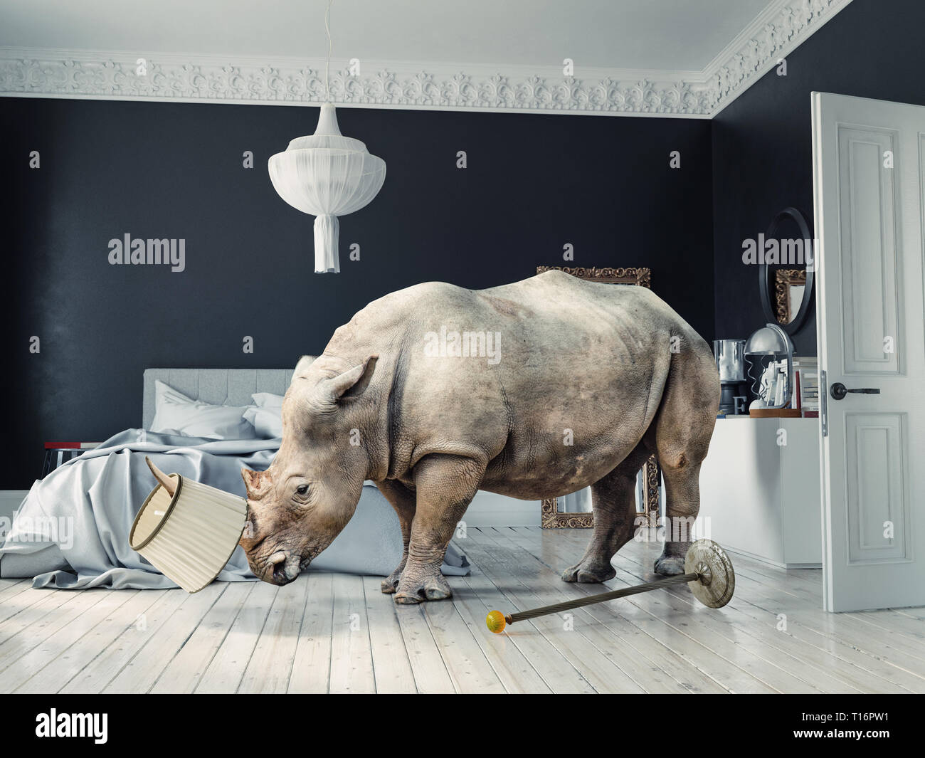 Wild Rhino in der luxuriösen Schlafzimmer Innenraum. Foto und Medien gemischt kreatives Konzept Stockfoto