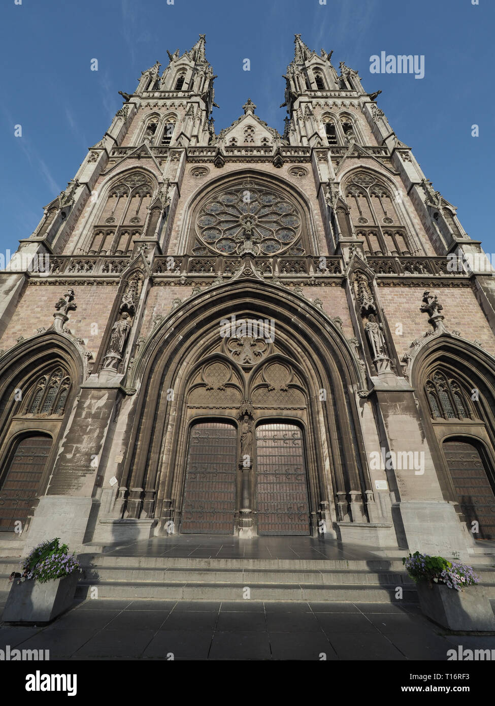 Frontansicht von St. Peter und Paul Kirche in der belgischen Stadt Ostende. Stockfoto