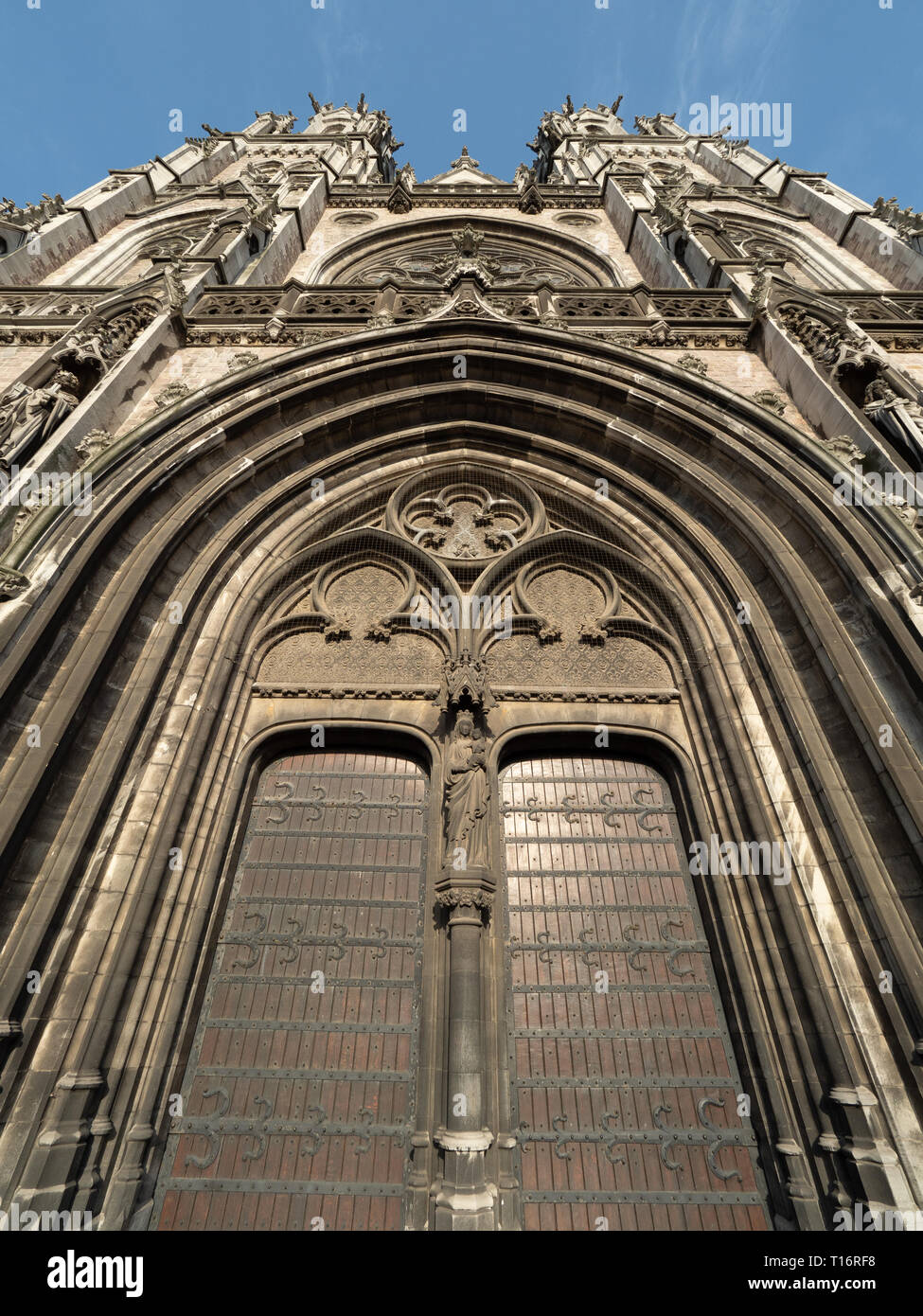 Frontansicht von St. Peter und Paul Kirche in der belgischen Stadt Ostende. Stockfoto