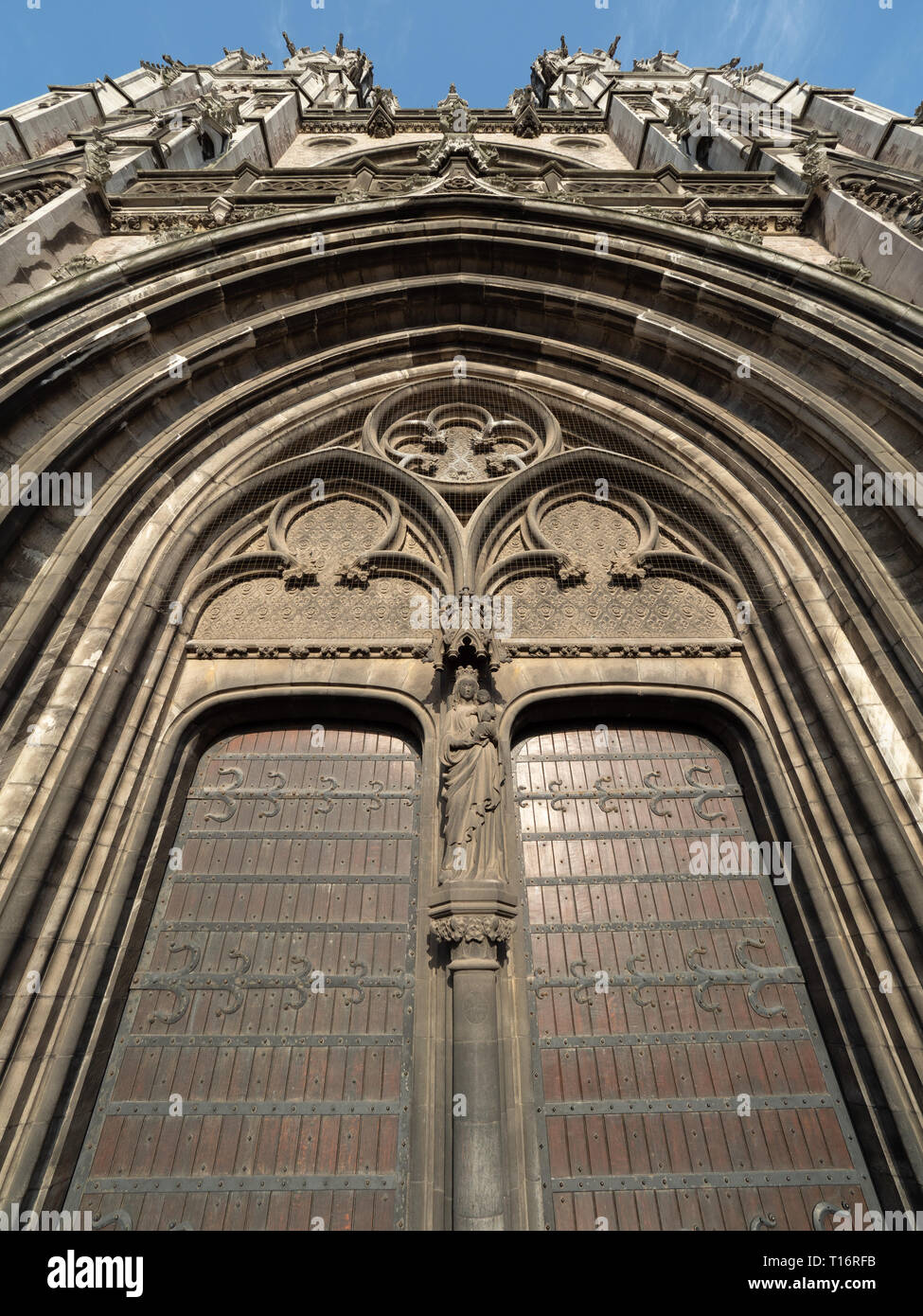 Frontansicht von St. Peter und Paul Kirche in der belgischen Stadt Ostende. Stockfoto